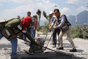 Inicia Manuel Guerra Cavazos programa de bacheo en García y asiste a reunión convocada por el Gobernador