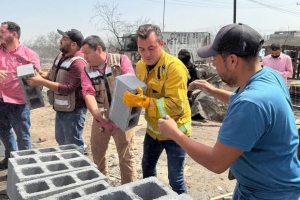 Manuel Guerra Cavazos acompaña a familias afectadas por incendios en García: “Aquí nadie está solo”